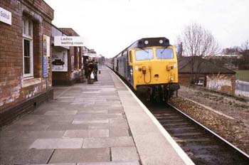 129 Paddington - Hereford service cals at Solihull in April 1980